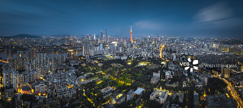 中山大学广州校区南校园蓝调夜景图片素材
