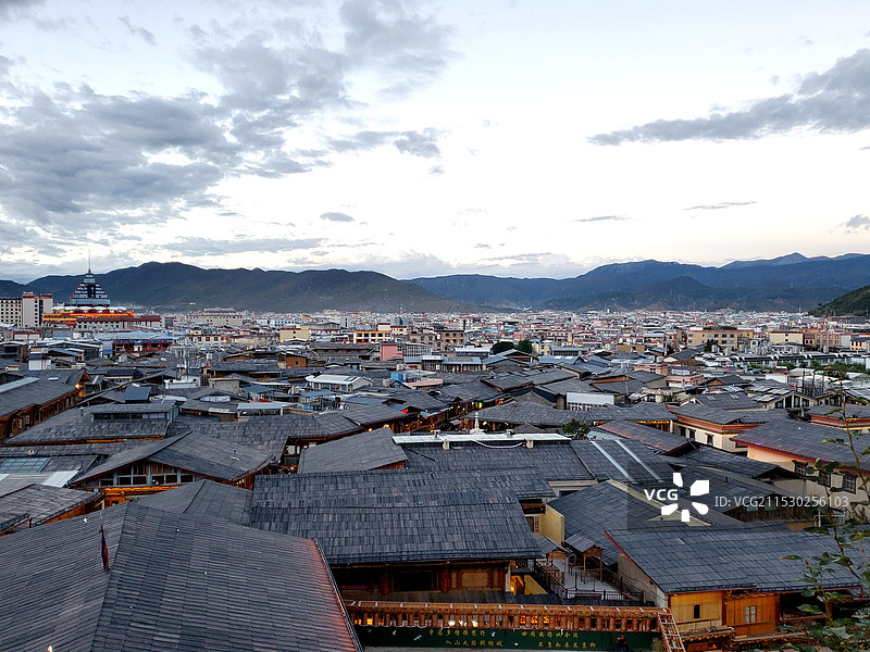 独克宗古城俯瞰图片素材