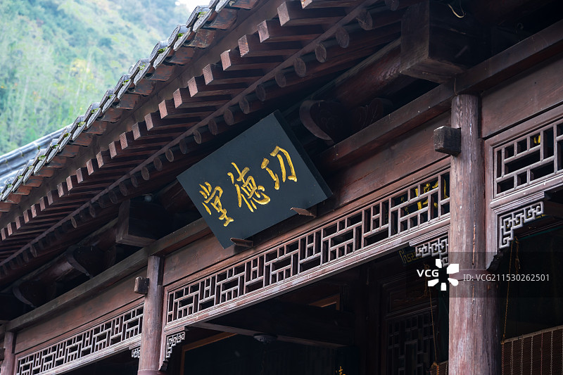 西安终南山下的古观音禅寺景区内部景观，始建于唐朝贞观二年，秋天银杏特别玩美丽图片素材