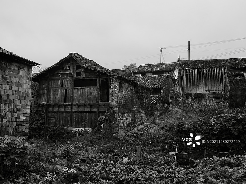 金华磐安尖山镇楼下宅村，岁月斑驳，老屋倾颓，记忆在风中低语！图片素材