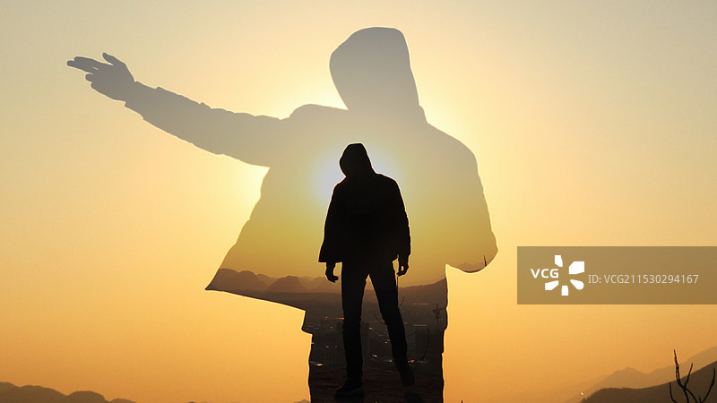 夕阳中的舞者图片素材