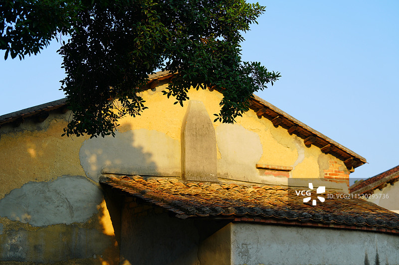 中国广东省东莞市东坑镇丁屋村古围墙历史文化建筑之美！图片素材