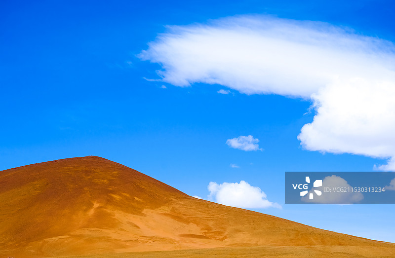 青藏公路上的蓝天白云图片素材