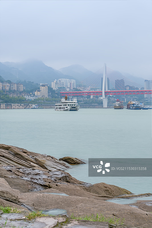 雾都重庆长江畔图片素材