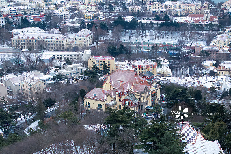 雪后青岛总督府图片素材
