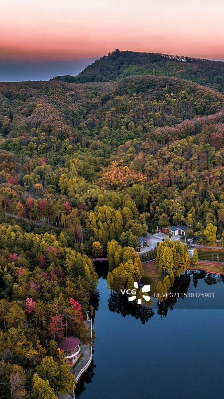 秋染九真山图片素材