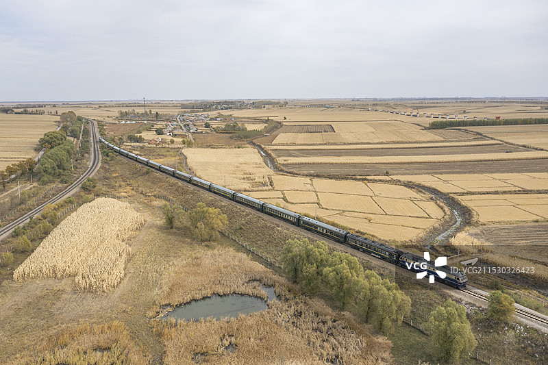 佳木斯-温州K554次行驶在绥佳线龙船-东津区间图片素材