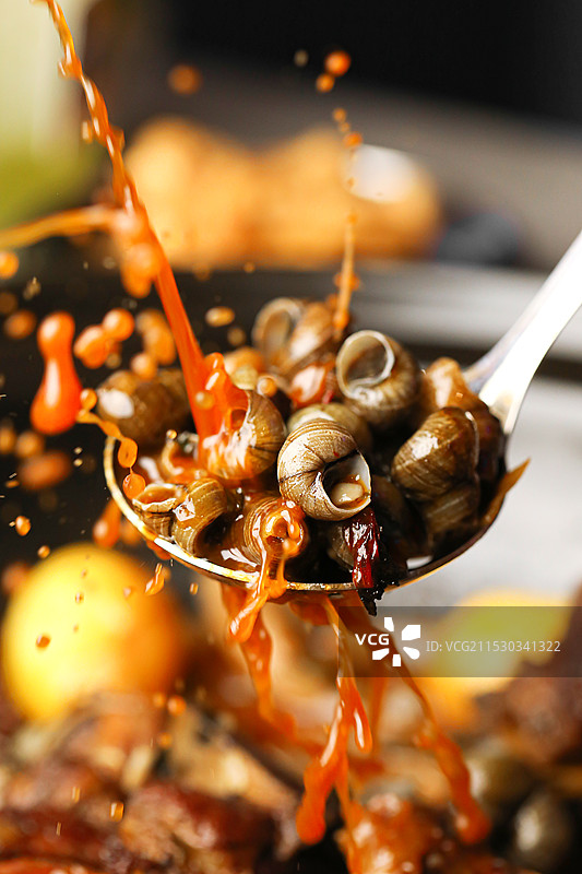 螺蛳煲 广西 柳州 螺蛳 猪脚 鸭脚 小蛋 豆腐条图片素材