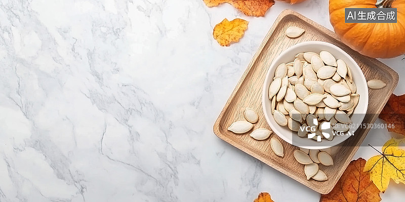【AI数字艺术】特写一个浅色大理石桌面上的木质托盘上装满南瓜子的白色碟子坚果背景生活方式、健康和食品安全的主题图片素材