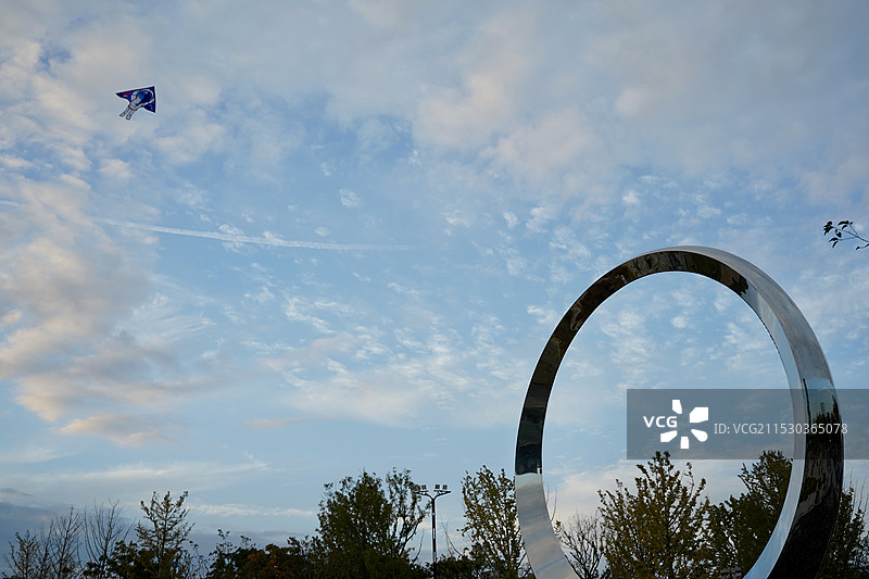 杭州玉湖上空的风筝图片素材