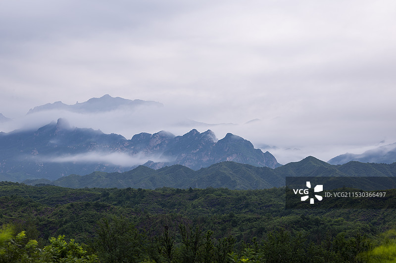 远眺雾灵山图片素材