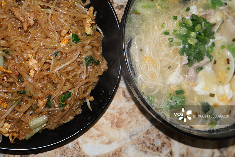 海南海口特色粉汤意面汤加蛋炒粉图片素材