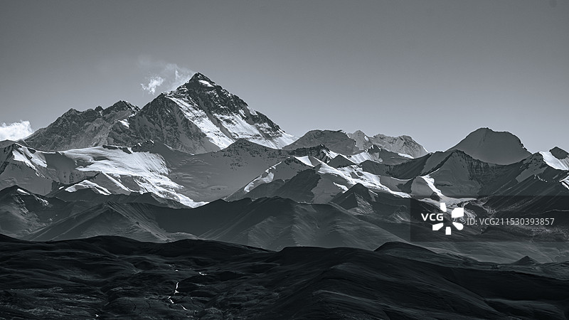 群山之巅珠穆朗玛峰图片素材