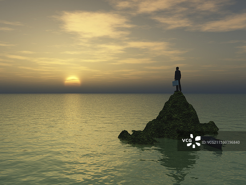 商人在黄昏时分俯瞰海洋上的珊瑚礁图片素材