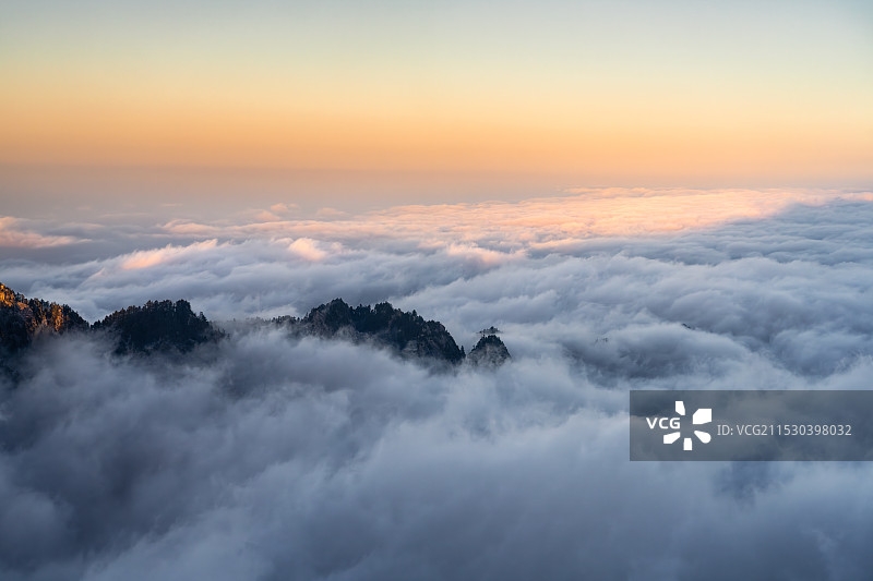 陕西宝鸡秦岭太白山云海日落图片素材