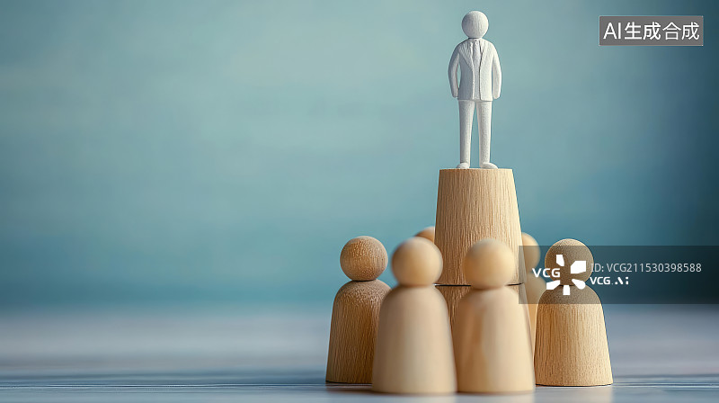 【AI数字艺术】站在高处的木头人，企业团队领导力概念背景图片素材