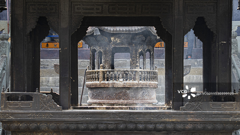 问道武当山-琼台中观-香炉图片素材