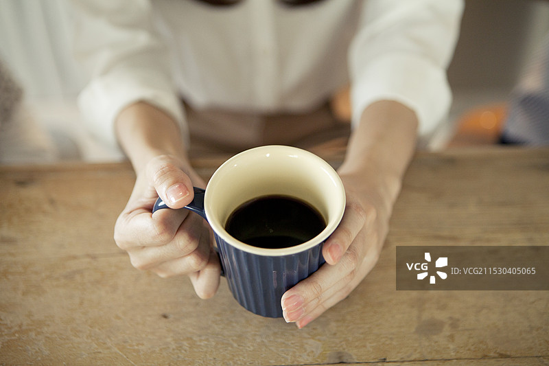 手握咖啡图片素材
