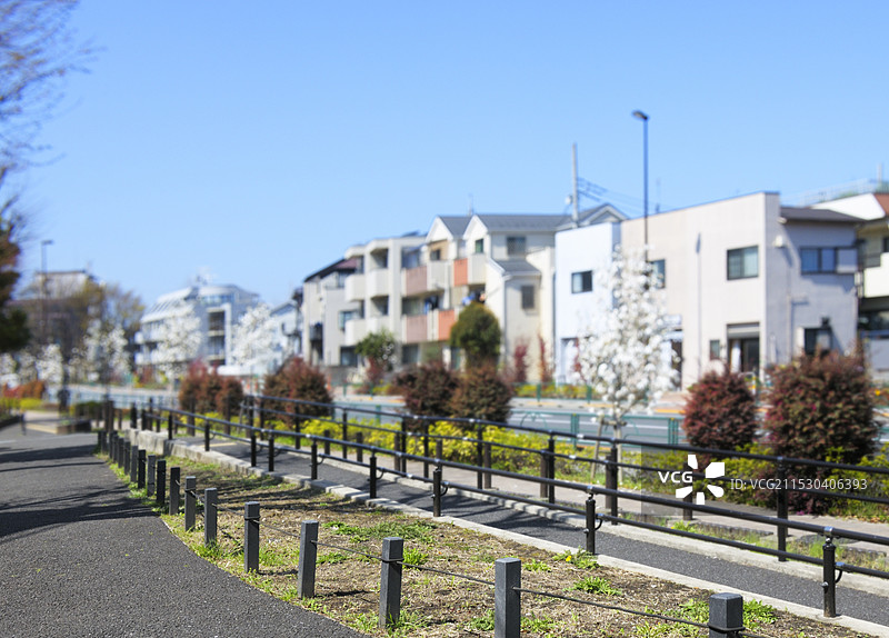 人行道与行人和自行车交通区域图片素材