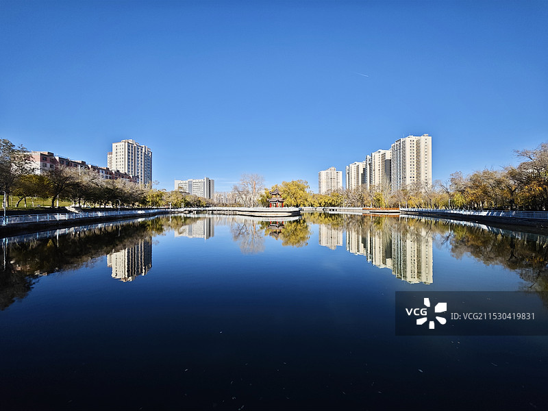 新疆大学 红湖校区 平静的水面 大学 广角图片素材