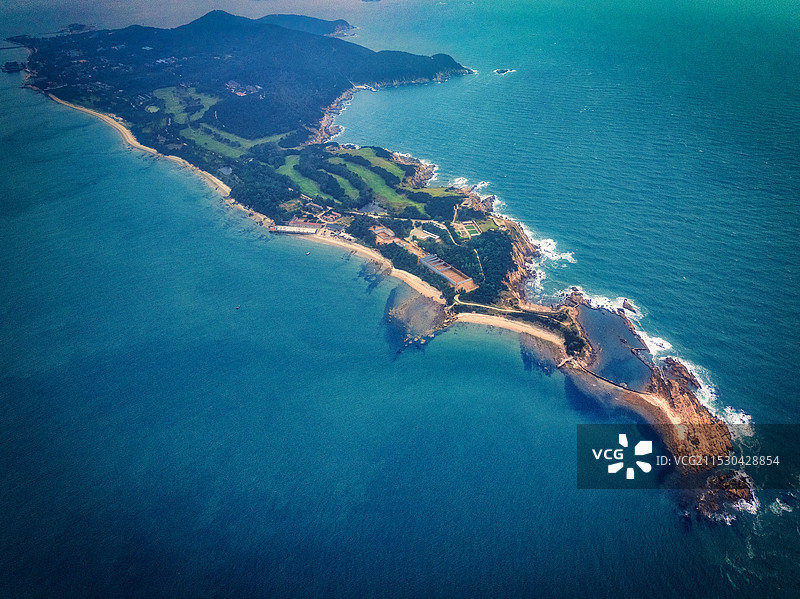 上午航拍山东威海刘公岛景区风景图片素材