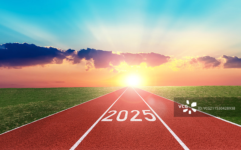 迎接2025新年的第一束阳光图片素材