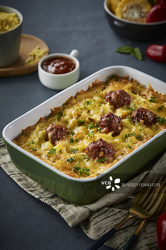 意式肉丸芝士焗饭图片素材