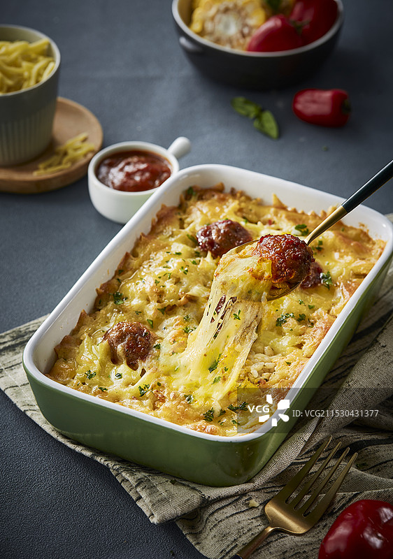 意式肉丸芝士焗饭图片素材