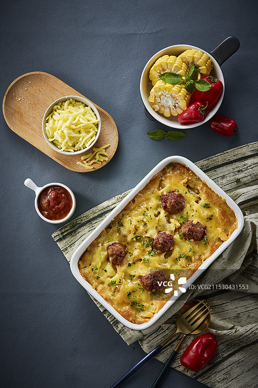 意式肉丸芝士焗饭图片素材