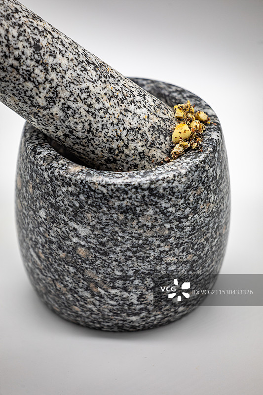 厨房必备石臼蒜臼室内棚内特写镜头.石臼材质的选择与别称图片素材