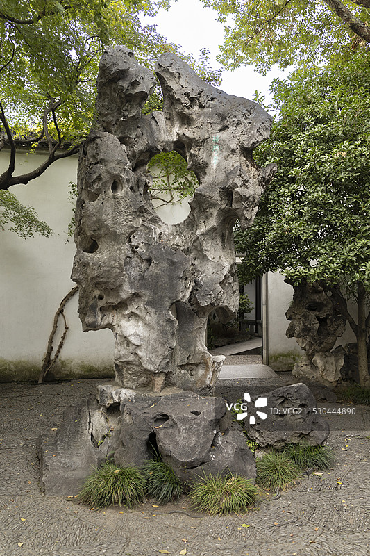 苏州留园太湖石瑞云峰图片素材