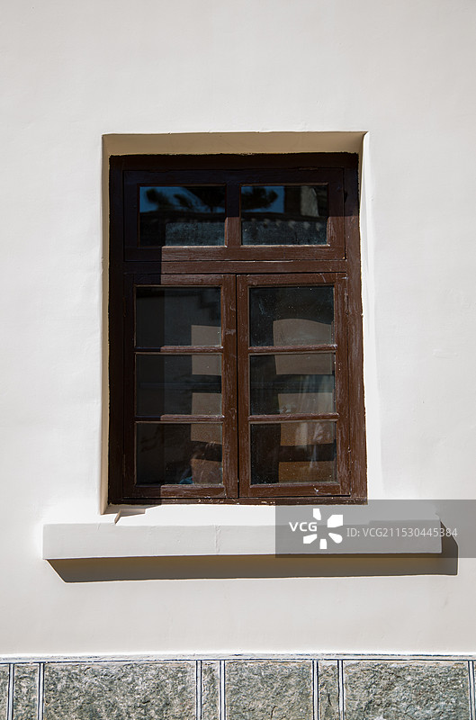 白墙木窗图片素材