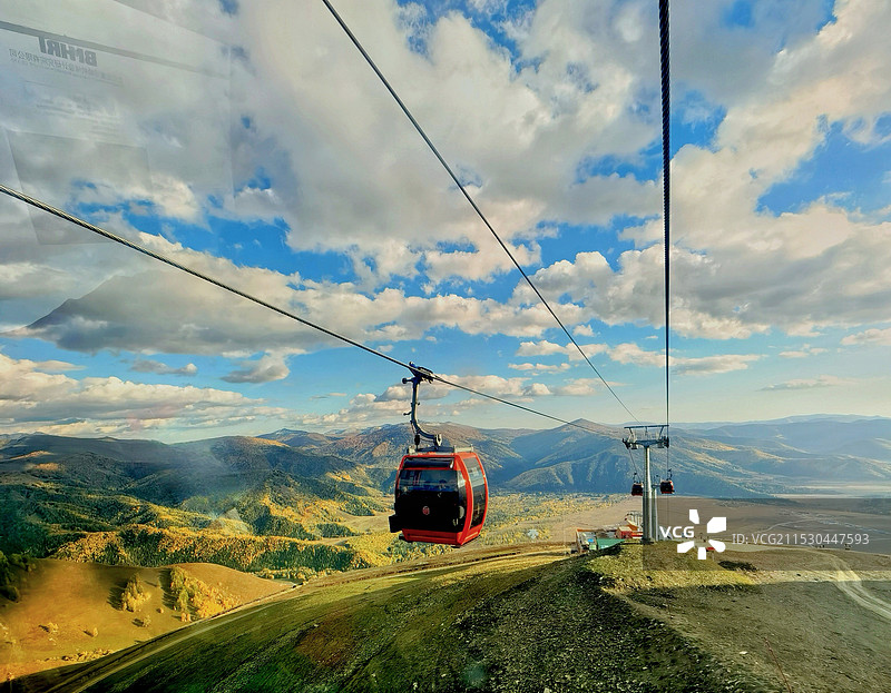 山间索道新疆禾木-云霄峰图片素材