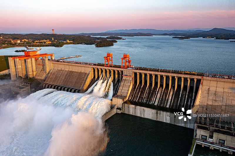 湖北十堰：丹江口大坝早晨图片素材