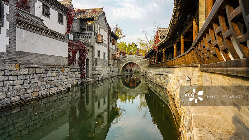 古北水镇建筑间的河道 小河流水图片素材