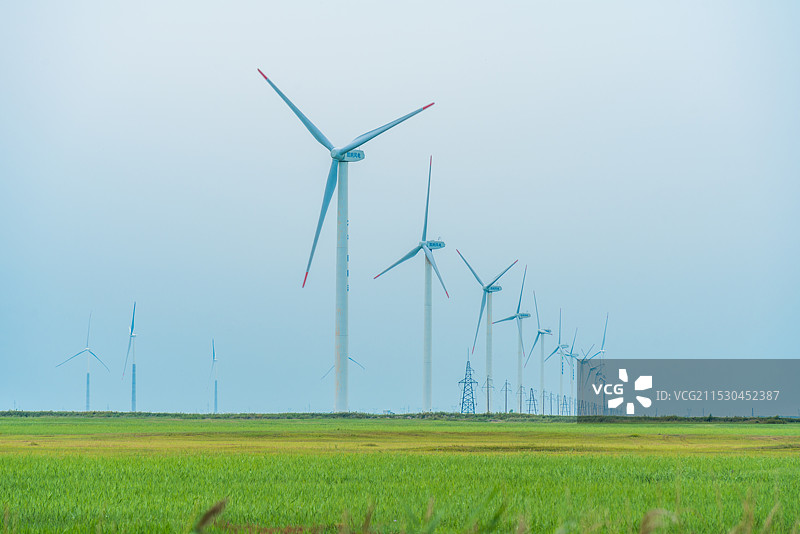 草原上的风车 风力发电机图片素材