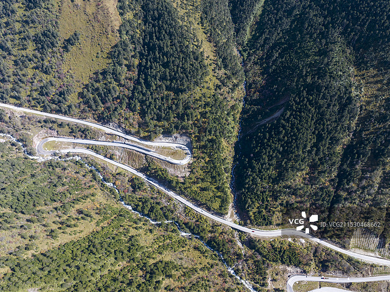 航拍泸定县榆磨公路雅加埂垭口段图片素材