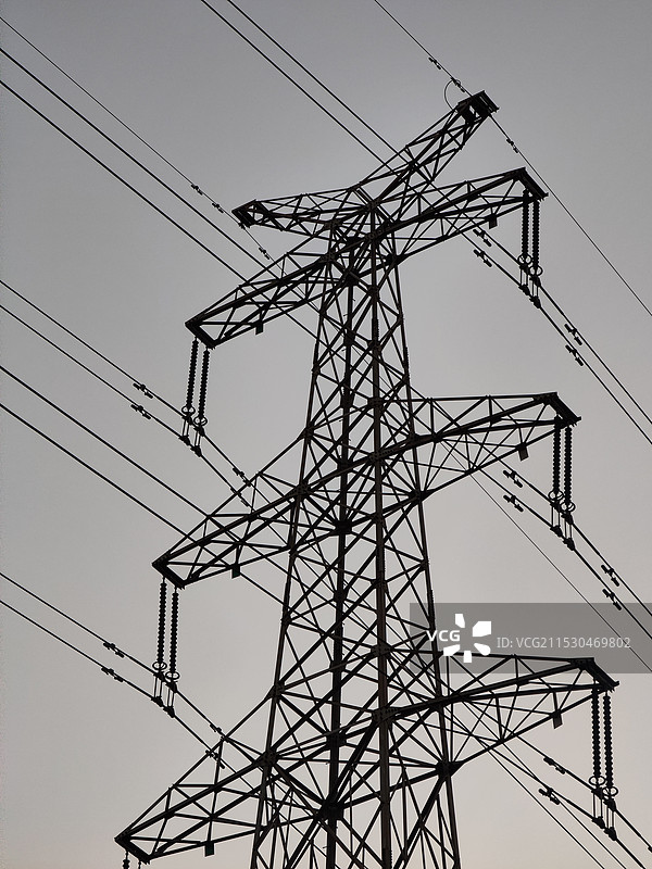 高压电线 高压铁塔 国家电网输电塔 夕阳晚霞剪影 上海高压走廊松江区九科绿洲段图片素材