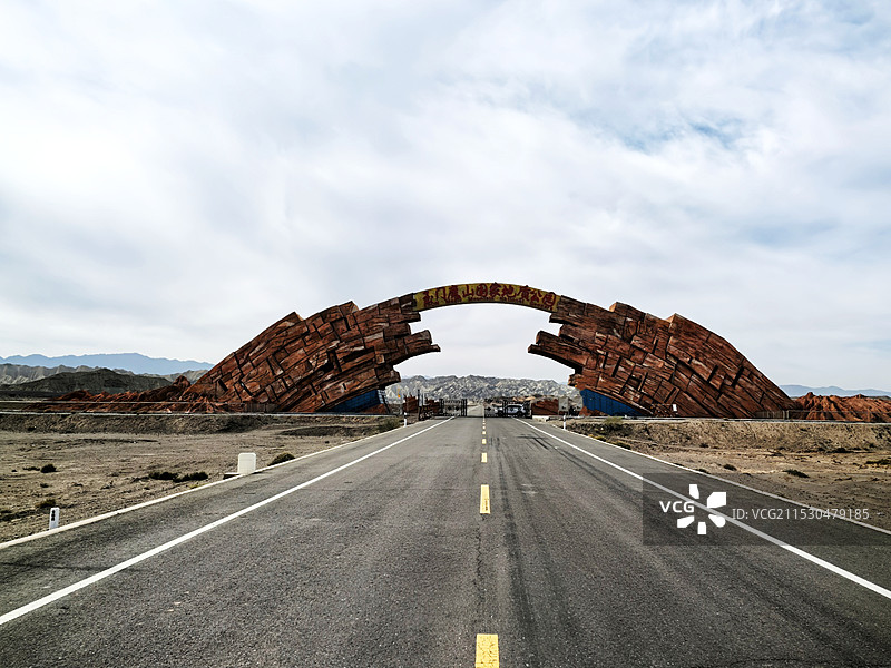 玉门魔山地质公园大门图片素材