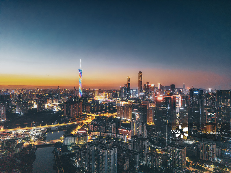 广州珠江新城广州塔高角度平流雾日落城市内透风光反派城市景观宣传图图片素材