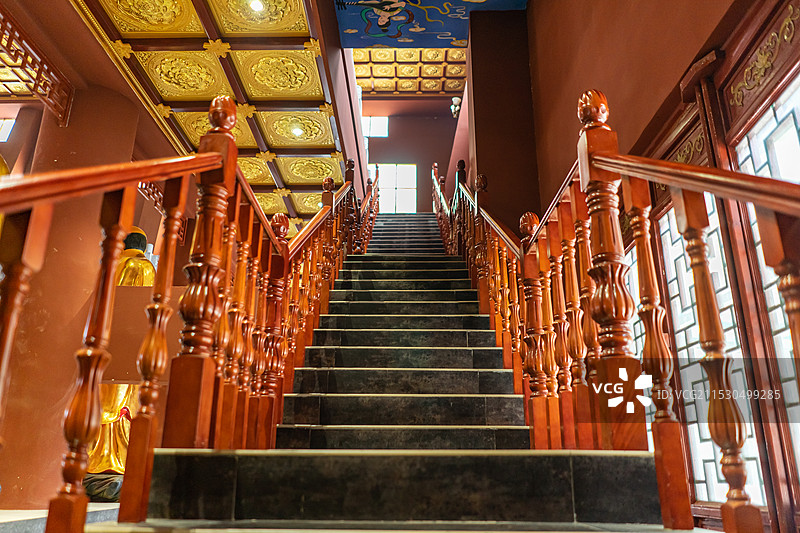 中国国内著名景点拍摄主题，山东泰安泰山著名景点白马禅寺的宫殿的台阶楼梯，室内无人图像摄影图片素材