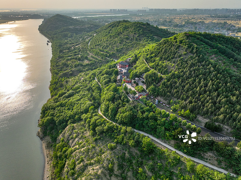 淮河岸边的茅仙古洞和清天观+安徽省淮南市凤台县茅仙洞风景区图片素材