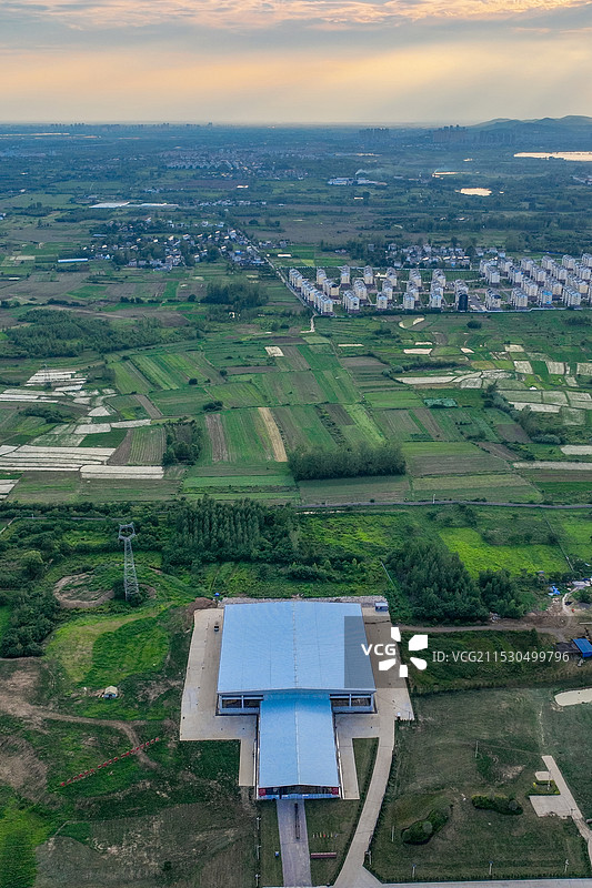 武王墩墓+安徽省淮南市田家庵区武王墩孤堆-竖幅图片素材