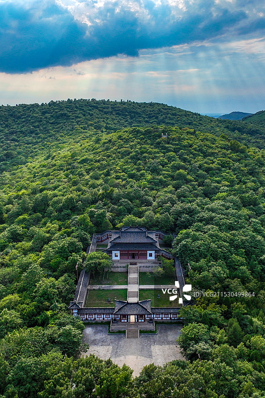 八公山淮南王宫（原刘安庙遗址）+安徽省淮南市八公山区八公山风景区-竖幅图片素材
