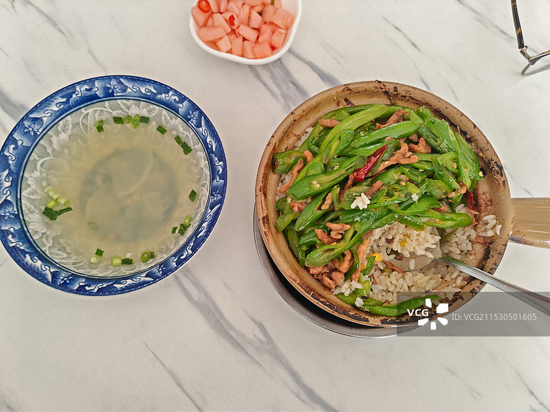 青椒肉丝盖饭图片素材