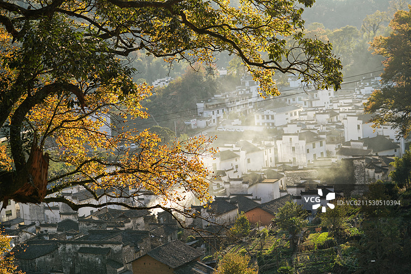 长溪徽舍下炊烟. 婺源图片素材