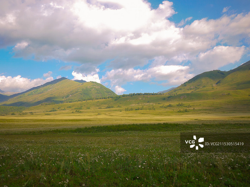 新疆阿勒泰禾木村风光图片素材