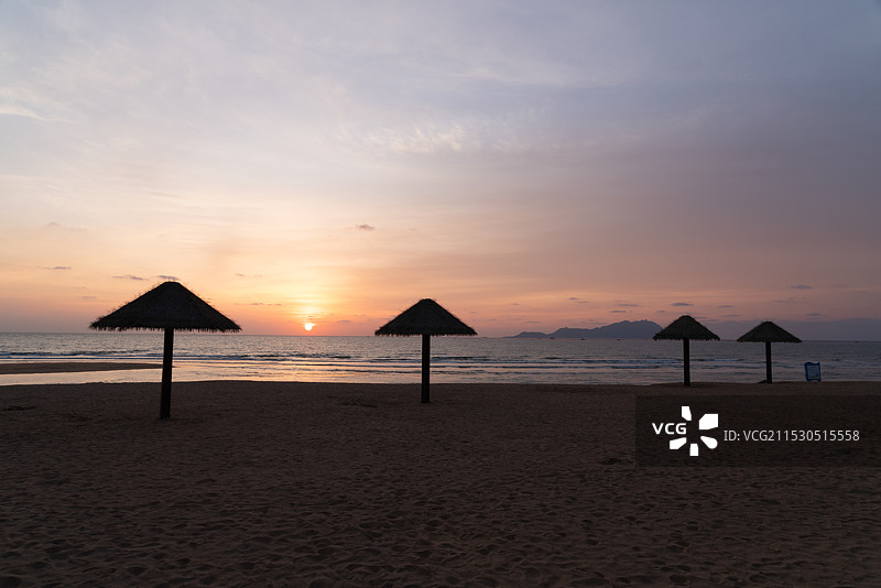 青岛城市阳台日出时海边风景图片素材