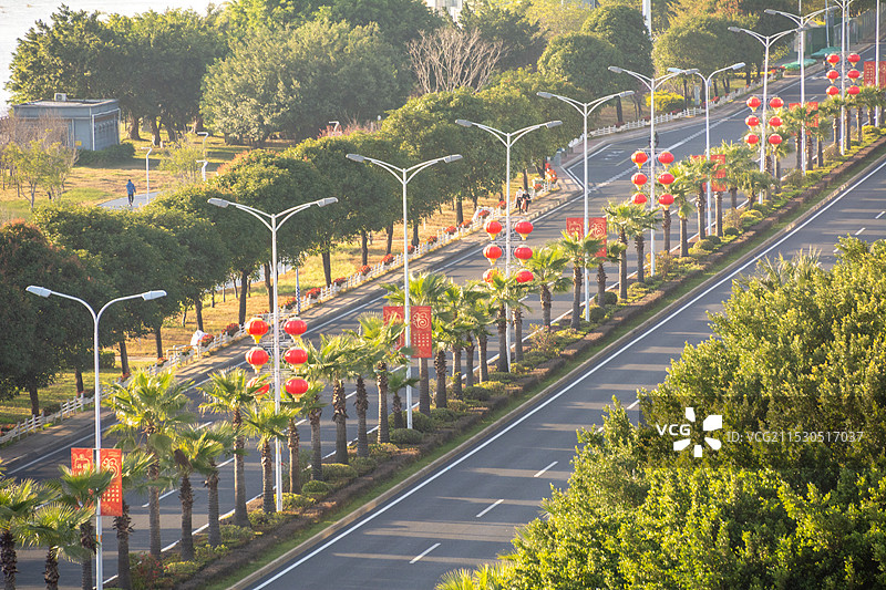 春节氛围中的福州马尾江滨路   灯笼 春节 元宵节 中秋节  路图片素材