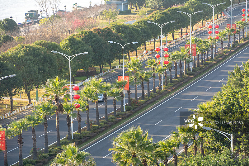 春节氛围中的福州马尾江滨路   灯笼 春节 元宵节 中秋节  路图片素材